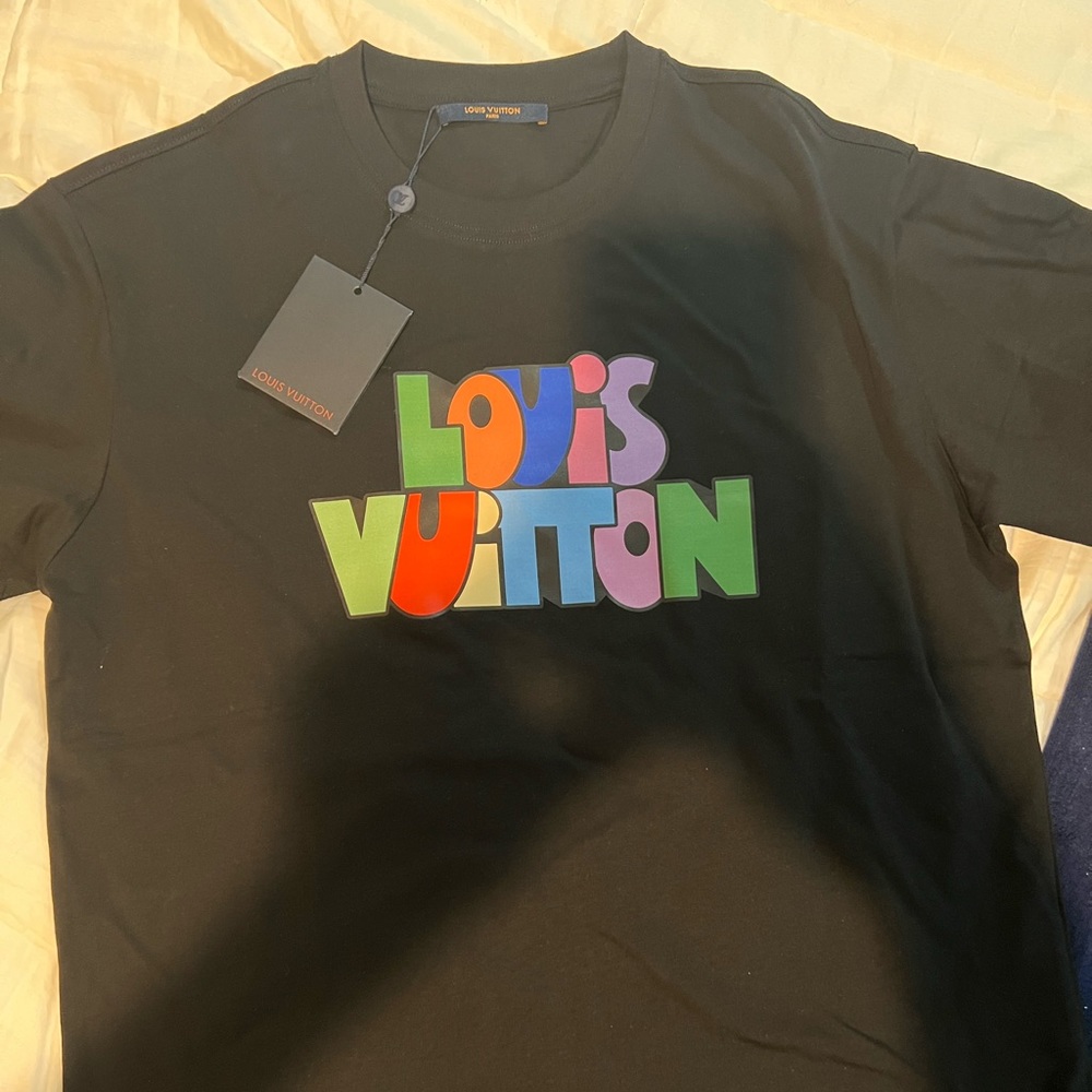 LV Logo tee size Medium